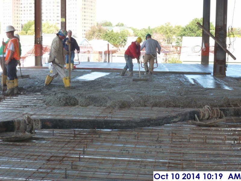 Pouring concrete at the 3rd Floor From A-D to 1-4 Facing North (800x600)